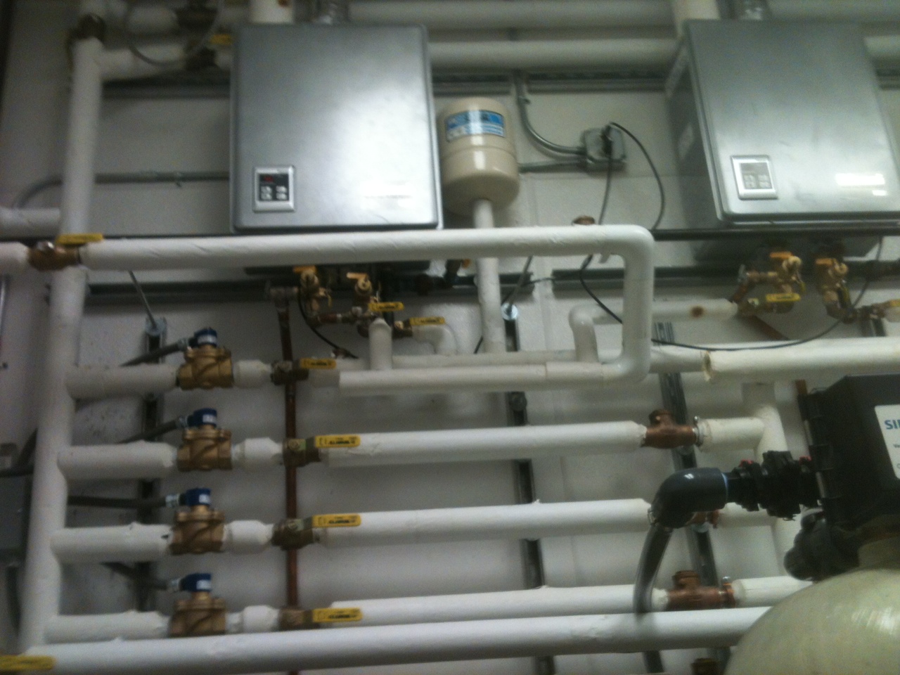 Tankless Water Heaters for Pure Water at Idexx